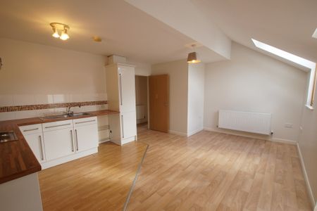 2 bedroom Apartment to let - Photo 2