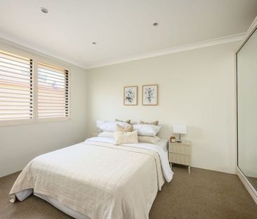 Sunlit Coastal Living Opposite Reserve, Walk to Maroubra Beach - Photo 4