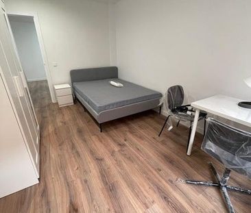 Plaça de Pep Ventura, Badalona, Catalonia 08912 - Photo 3