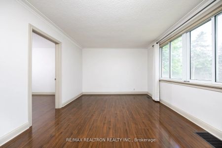 24 Highland Park Boulevard - Photo 2