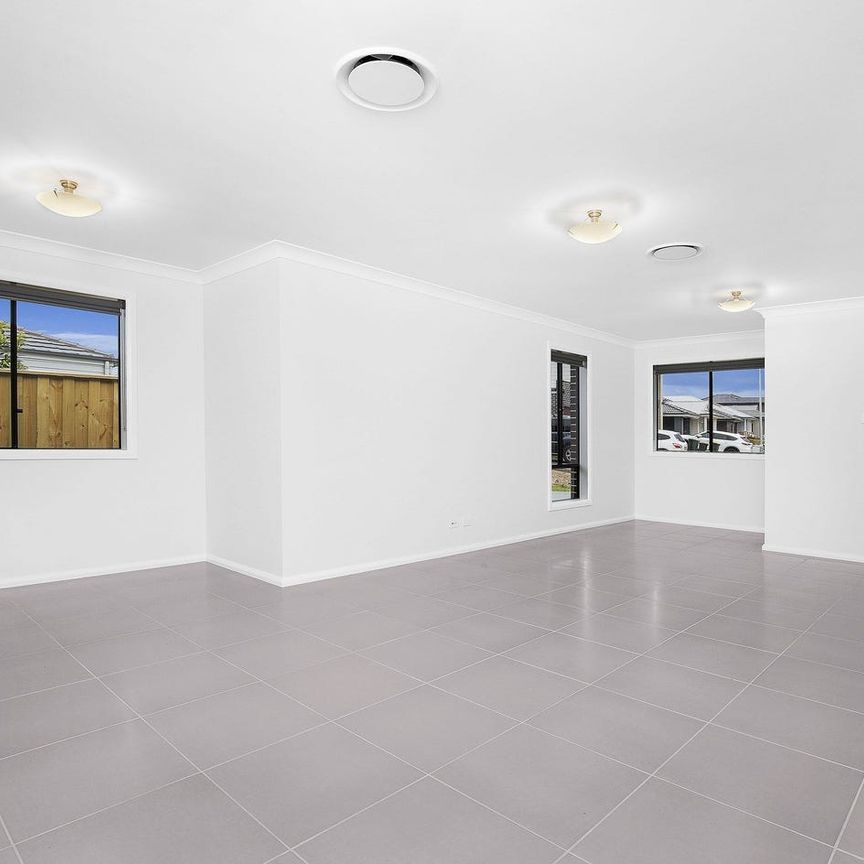 MODERN SINGLE STORY HOME - Photo 1