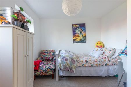 4 bedroom semi-detached house to rent - Photo 4