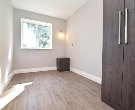 3 bedroom apartment to rent - Photo 3