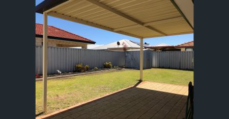 Spacious home in sought after location - Photo 4