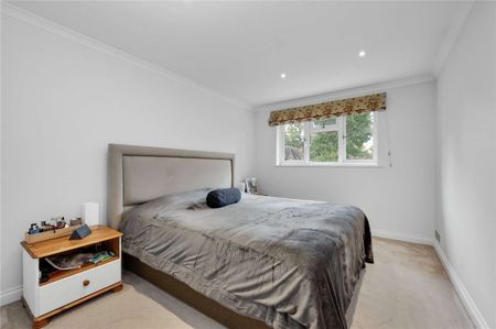 A spacious three bedroom family home in a quiet cul-de-sac. - Photo 2