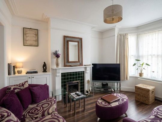 4 bedroom property to rent - Photo 1