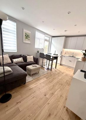 2 Bed Maisonette, Rothesay Avenue, SW20 - Photo 1