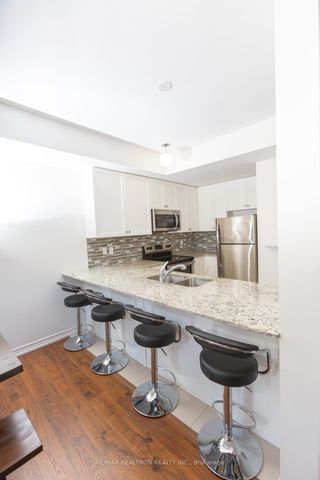 Condo Townhouse For Lease | E8124846 - Photo 4