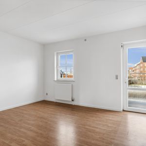 Charmerende og moderne bolig med altan - Photo 2