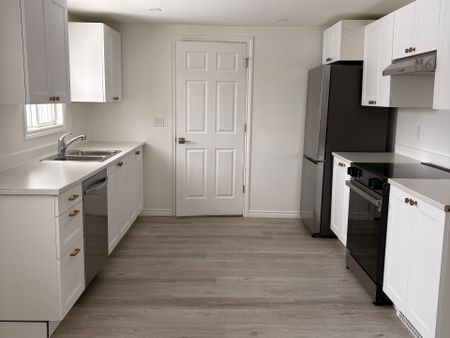 For Lease - 22 Clifton Street Unit# Main Floor, Kawartha Lakes, Ontario - Photo 4