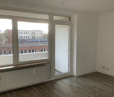 Moderne Wohnung mit Balkon in schöner Anlage - Foto 1