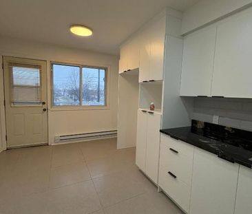 À louer appartement 4-1/2 non chauffé 3e étages - Photo 1