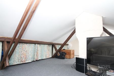 2 Bedroom House - End Terrace To Let - Photo 2