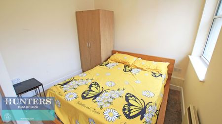 2 bedroom Flat To Let - Photo 2