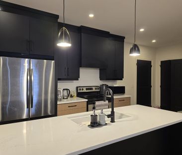 For Lease - Main -7520 Splendour Drive, Niagara Falls, Ontario - Photo 2
