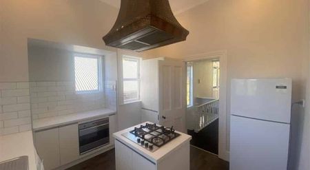 RECENTLY RENOVATED 4x bedroom stand alone property: - Photo 2