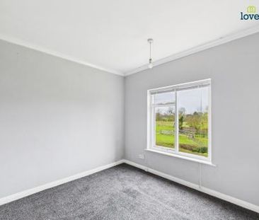 3 bedroom Semi-detached house To Let - Photo 2