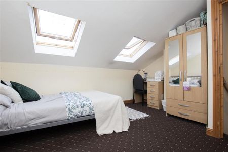 6 bedroom house to rent - Photo 2