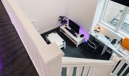 1 bedroom in a flat share to rent - Photo 2