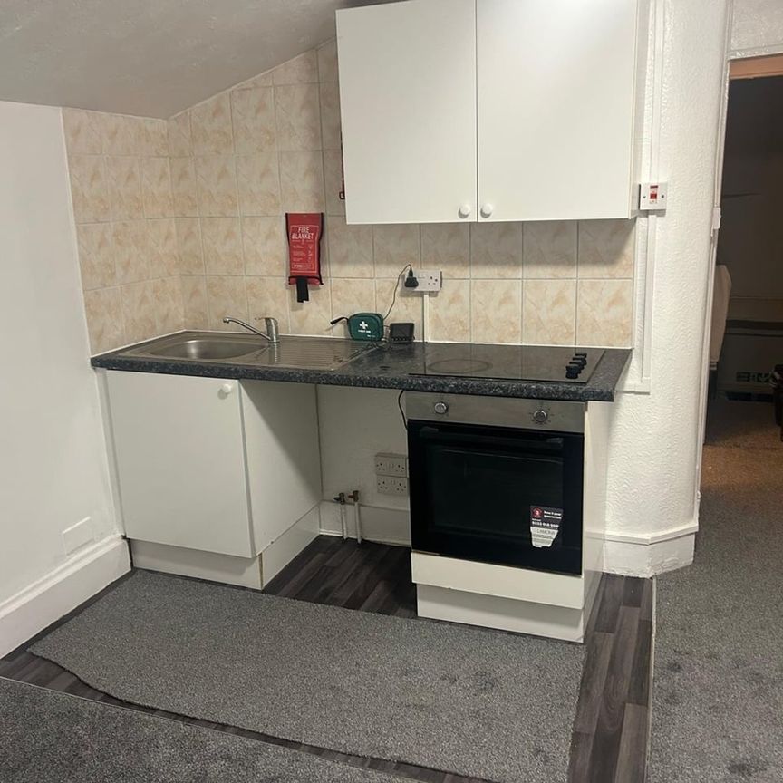 1 Bed Flat, St Albans Road, IG3 - Photo 1