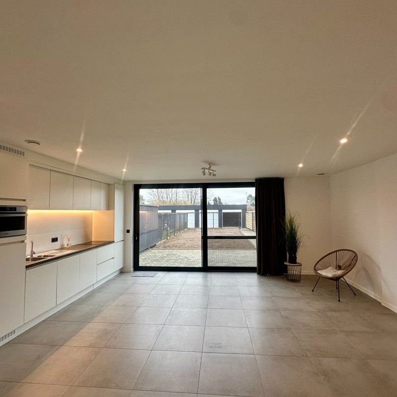 Prachtig gelijkvloers appartement met ruim terras en privatieve tuin - Photo 1