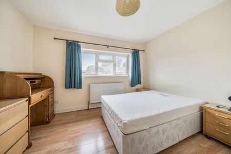 5 bedroom semi-detached house to rent - Photo 4