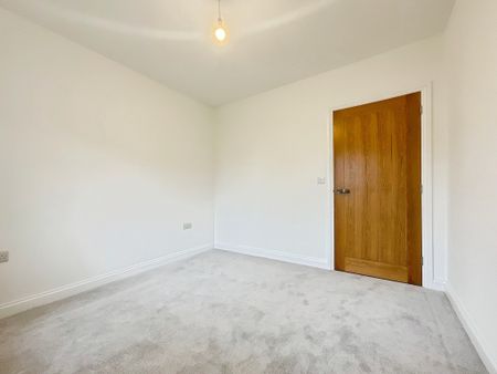 2 bedroom Detached Bungalow to let - Photo 2
