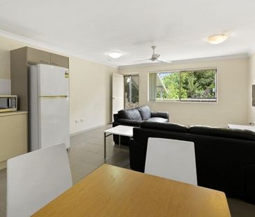 Large 3 bedrooms 3 Ensuites - Photo 2