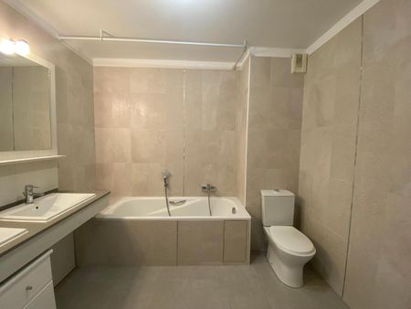 Location Appartement 3 pièces 70m² FREJUS 83600 - Photo 3