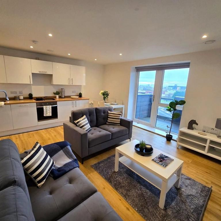 3 bedroom flat to rent - Photo 1