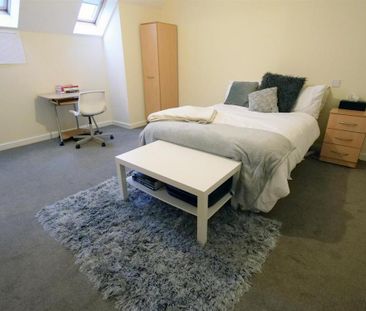 1 bedroom in a flat share to rent - Photo 4