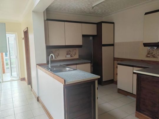 3 bedroom semi-detached house to rent - Photo 1