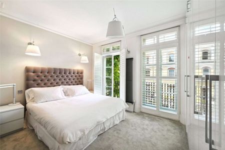 A light and spacious, four bedroom, lateral apartment spanning just under 1800 sqft, conveniently situated in a popular, portered block in SW5. - Photo 5