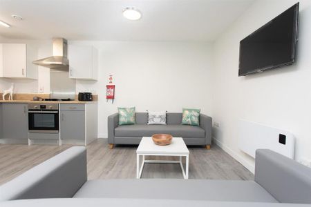 1 bedroom in a flat share to rent - Photo 4