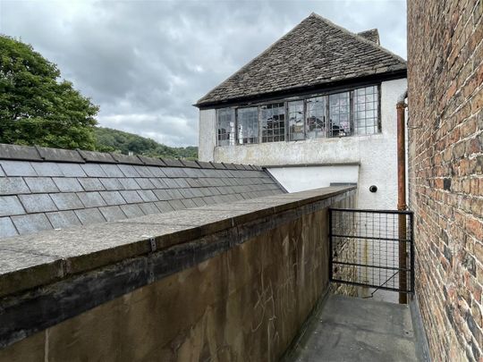 Long Street, Dursley - Photo 1