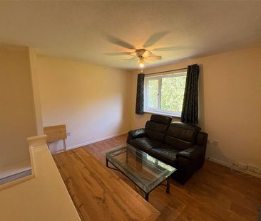 Northcote Road, Ash Vale, Aldershot, Surrey, GU12 - Photo 2