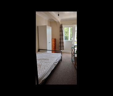 5 Bed Semi-Detached House, Honeysuckle Road, SO16 - Photo 4