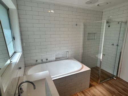 “FRESHLY PAINTED THREE BEDROOOM HOME” - Photo 5