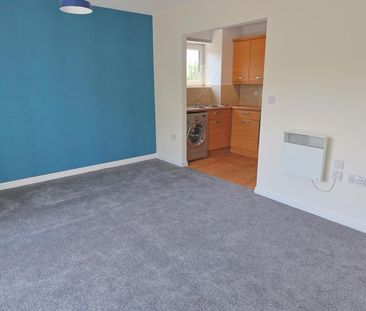Philmont Court, Coventry - MODERN TOP FLOOR APARTMENT - Photo 2