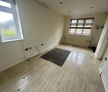 6 bedroom detached house to rent - Photo 4