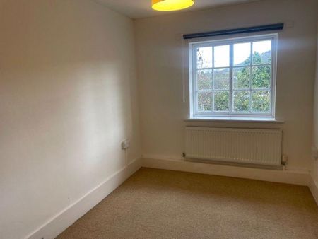 3 bedroom character property to rent - Photo 5