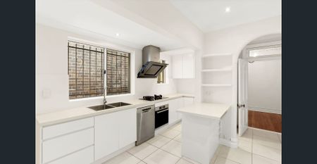 Tastefully designed three bedroom home - Photo 4