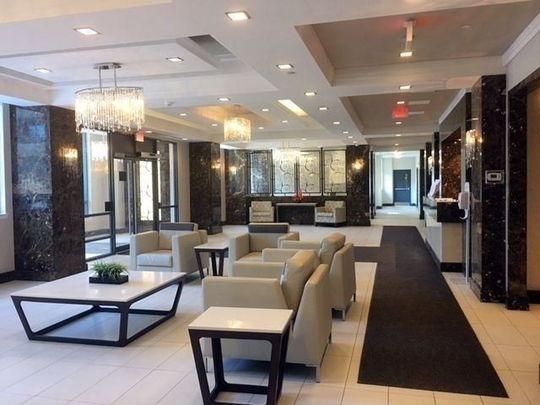 For Lease - 372 Highway 7 Avenue Unit# #801, Richmond Hill, Ontario - Photo 1