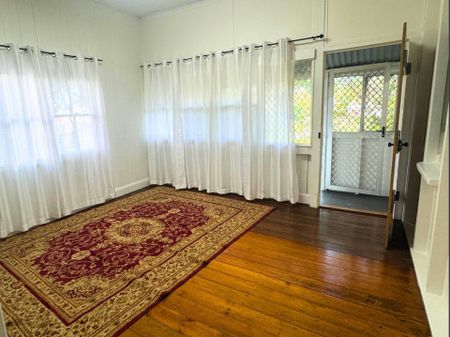 Classic Character Home - Photo 4