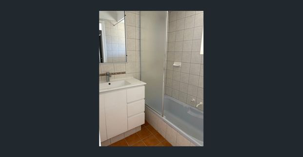 Recently painted & new flooring throughout - Photo 1