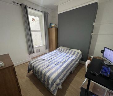6 bedroom terraced house to rent - Photo 3
