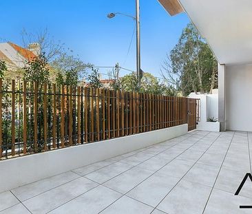 Modern Terrace Style With Private Entry - Photo 3