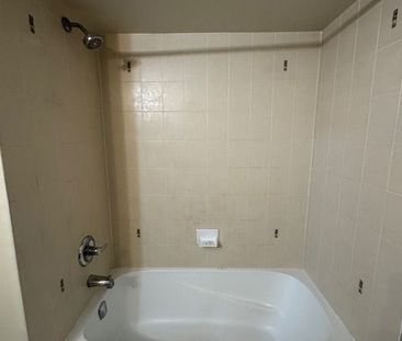 For Lease - 72 Goodsway Trail, Brampton, Ontario - Photo 4