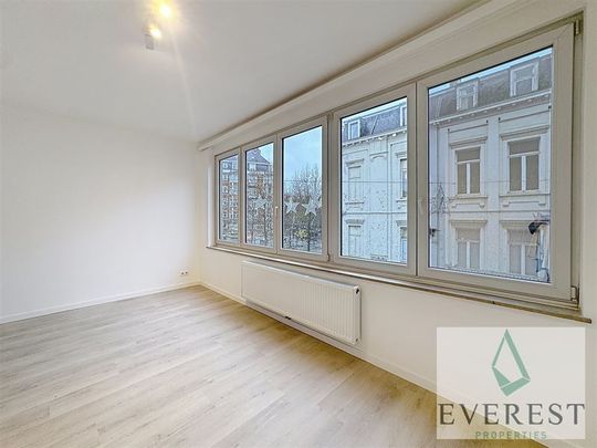 Place Vanderkindere! superbe Appartement EN DUPLEX 2 chambres avec terasse - Foto 1