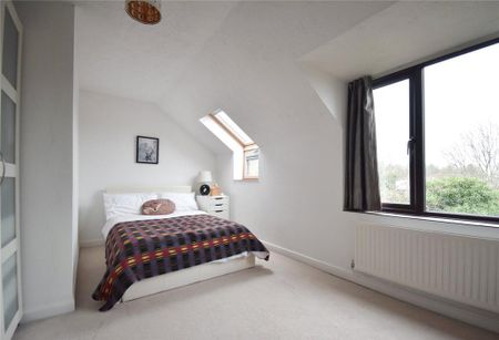 4 bedroom end of terrace house to rent - Photo 2